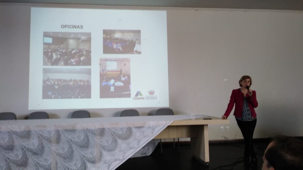 Técnicos da Cohapar concluíram nesta semana mais dois ciclos de treinamento com funcionários de 68 prefeituras paranaenses para atualização do Plano Estadual de Habitação de Interesse Social do Paraná (PEHIS-PR). Os municípios representam 100% daqueles pertencentes à área de abrangência dos escritórios regionais da companhia em Apucarana e Cornélio Procópio, cidades que sediaram as capacitações.