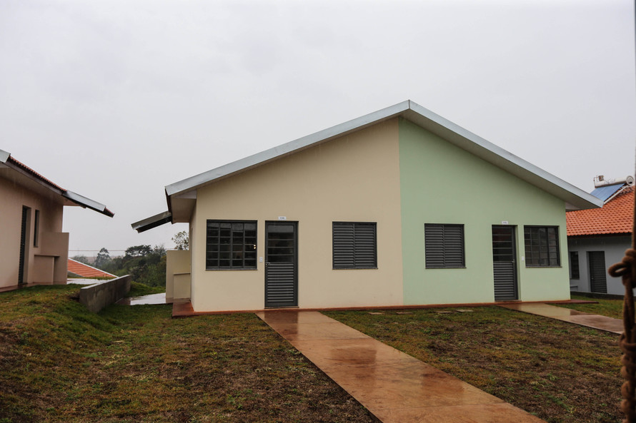 Entrega de moradias para 100 famílias de Marechal Cândido Rondon, no Oeste do Paraná, nesta segunda-feira (15). Marechal Cândido Rondon, 15/07/2019 -  Foto: Geraldo Bubniak/ANPr