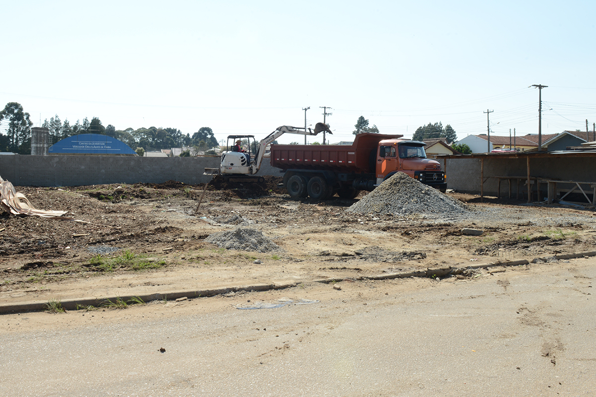 A Cohapar iniciou a venda de 47 novas moradias populares em Piraquara. As unidades fazem parte do Residencial Parque das Águas, que está com 26% do cronograma de obras concluído e deverá ser entregue aos futuros moradores no primeiro semestre de 2020.