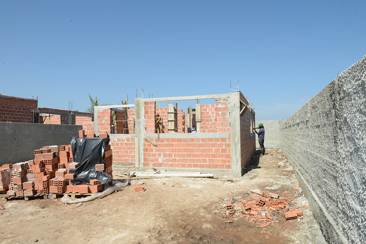 A Cohapar iniciou a venda de 47 novas moradias populares em Piraquara. As unidades fazem parte do Residencial Parque das Águas, que está com 26% do cronograma de obras concluído e deverá ser entregue aos futuros moradores no primeiro semestre de 2020.