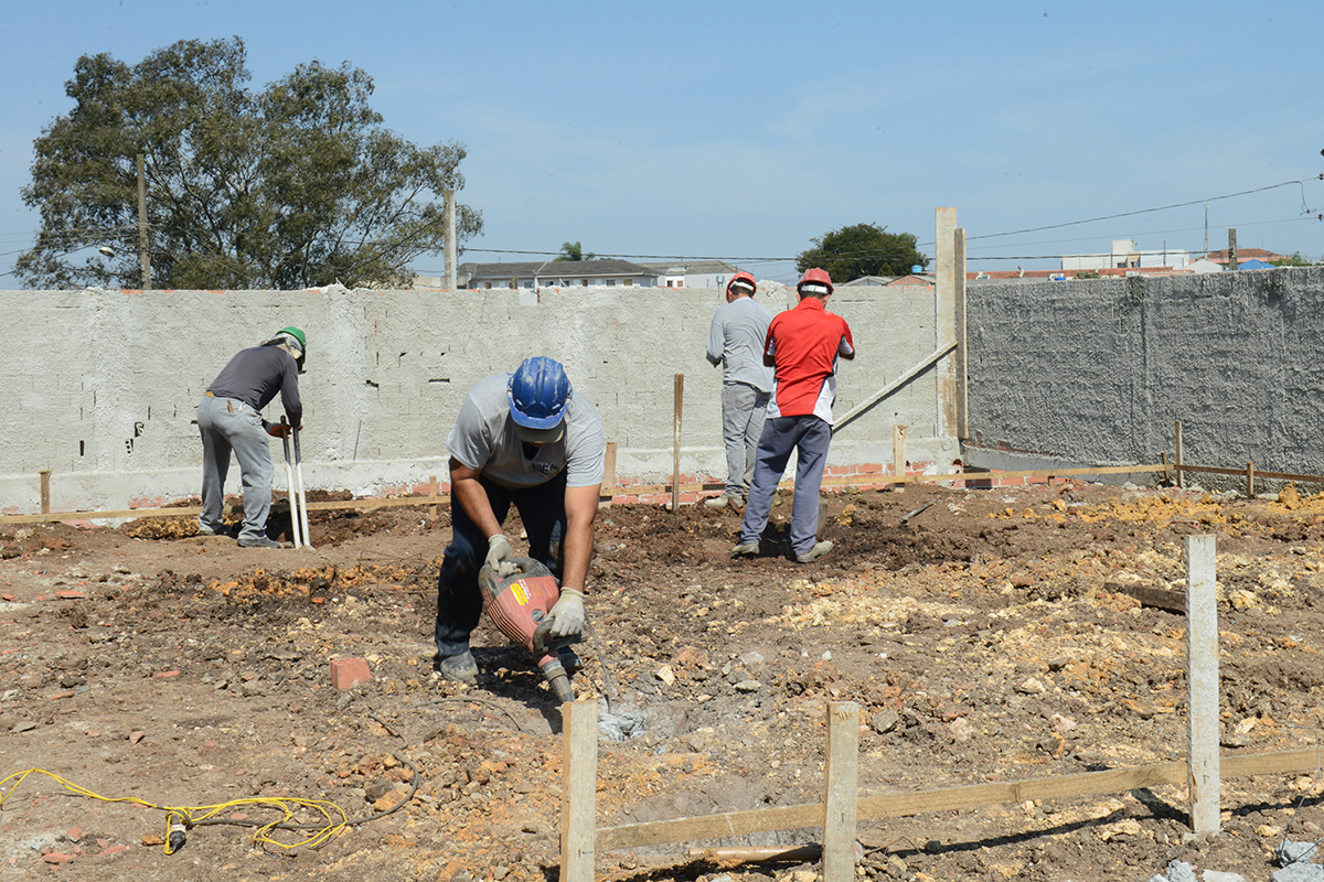 A Cohapar iniciou a venda de 47 novas moradias populares em Piraquara. As unidades fazem parte do Residencial Parque das Águas, que está com 26% do cronograma de obras concluído e deverá ser entregue aos futuros moradores no primeiro semestre de 2020.