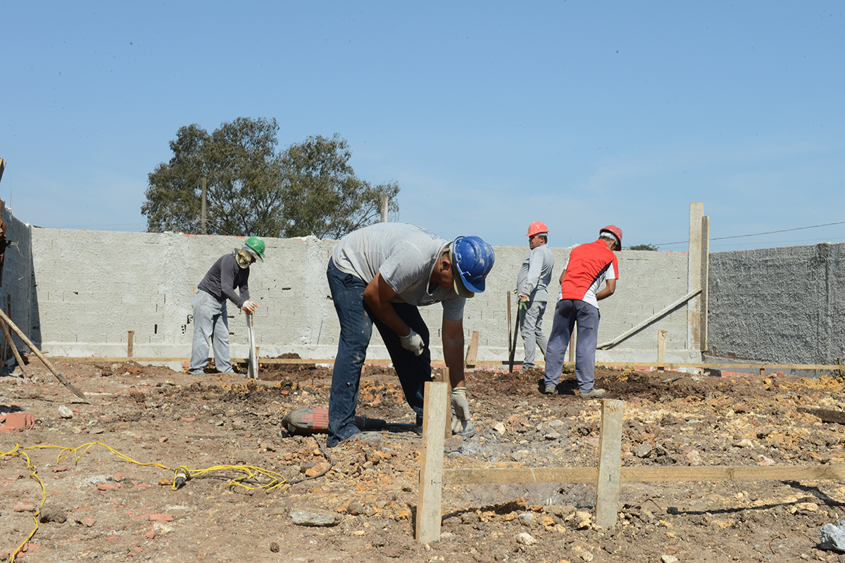 A Cohapar iniciou a venda de 47 novas moradias populares em Piraquara. As unidades fazem parte do Residencial Parque das Águas, que está com 26% do cronograma de obras concluído e deverá ser entregue aos futuros moradores no primeiro semestre de 2020.