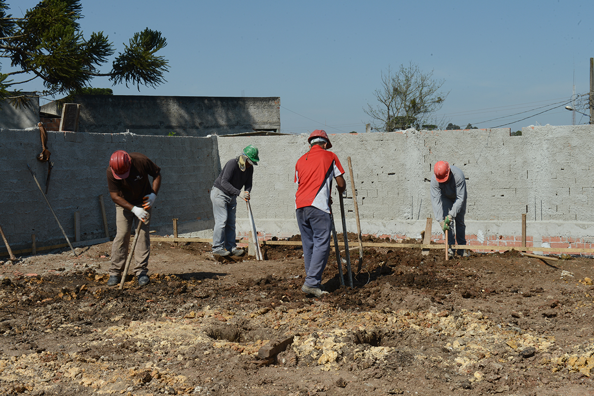 A Cohapar iniciou a venda de 47 novas moradias populares em Piraquara. As unidades fazem parte do Residencial Parque das Águas, que está com 26% do cronograma de obras concluído e deverá ser entregue aos futuros moradores no primeiro semestre de 2020.