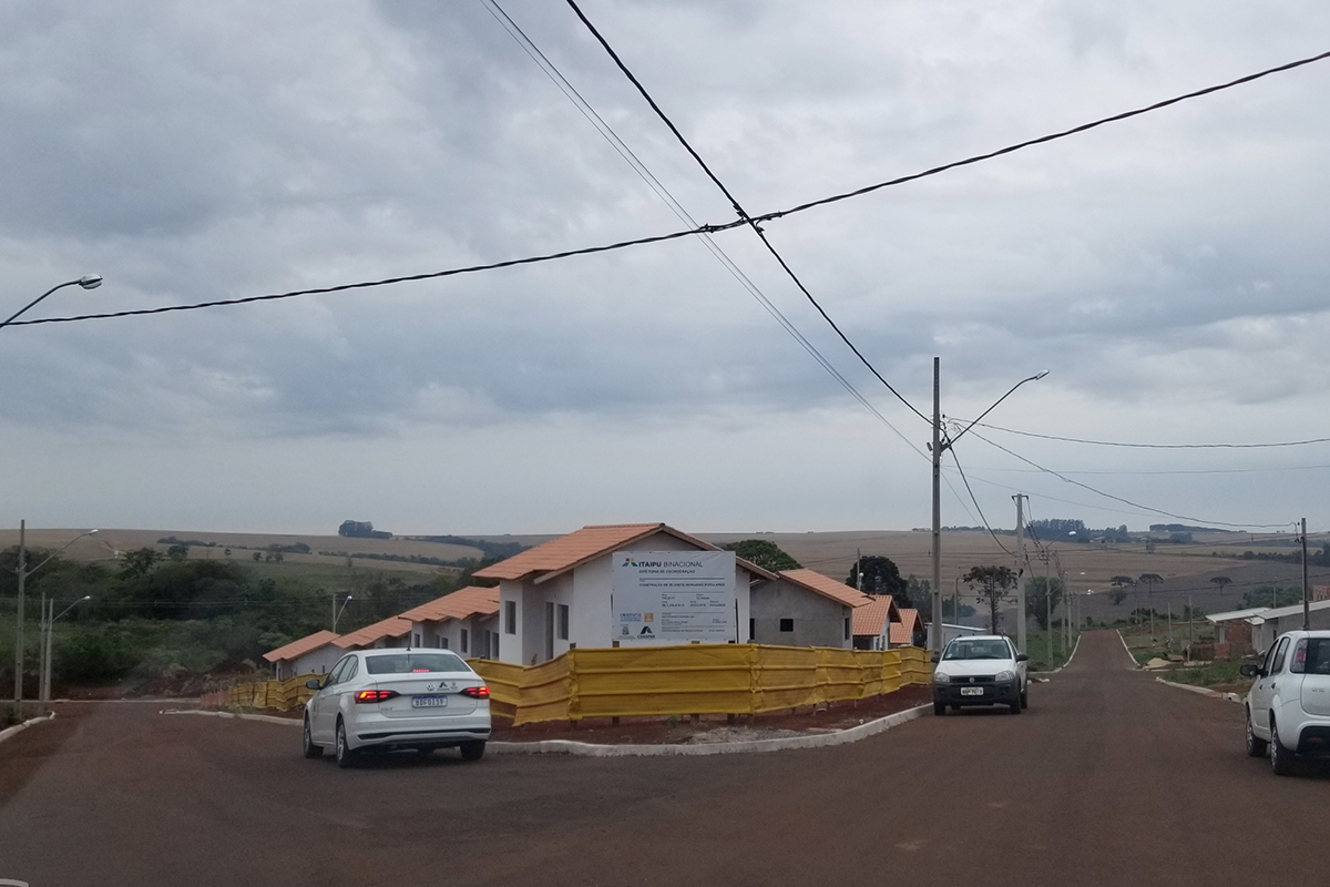 Santa Tereza do Oeste
Em apenas uma semana, técnicos da Cohapar de Curitiba visitaram as obras de construção de casas populares em 22 municípios do estado. A iniciativa faz parte de um novo modelo de gestão da companhia que visa garantir a qualidade das construções e a celeridade na execução dos trabalhos nos mais diferentes projetos em que a empresa possui participação.