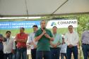 Representantes do Governo do Estado e da Prefeitura de Bituruna entregaram nesta sexta-feira (14) as chaves de 25 casas populares a famílias que viviam em situação de vulnerabilidade social na cidade, na região Sul do estado. Graças aos aportes de R$ 1,2 milhão feitos por meio do programa Nossa Gente Paraná, os beneficiários não precisarão arcar com nenhum custo pela mudança para as novas moradias.