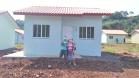 Famílias carentes de Manfrinópolis recebem casas de graça