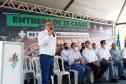 Governador entrega chaves da casa própria a 25 famílias de Prudentópolis