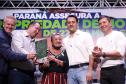 Após ação do Estado, 275 famílias de Umuarama recebem títulos de propriedade de suas casas