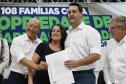 Governador entrega 108 títulos de imóveis em Carlópolis