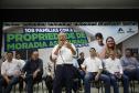 Governador entrega 108 títulos de imóveis em Carlópolis