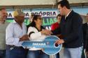 Governador entrega chaves da casa a 33 famílias de Juranda e projeta novas moradias na cidade