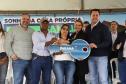 Governador entrega chaves da casa a 33 famílias de Juranda e projeta novas moradias na cidade