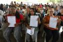 Governador entrega títulos de propriedade a 131 famílias de Ribeirão do Pinhal