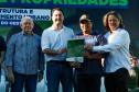 Governador entrega títulos de propriedade e libera R$ 7 milhões para Santa Tereza do Oeste