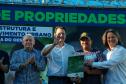Governador entrega títulos de propriedade e libera R$ 7 milhões para Santa Tereza do Oeste