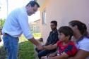 Governador entrega casas custeadas pelo Estado a 34 famílias de Rio Azul