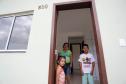 Governador entrega casas custeadas pelo Estado a 34 famílias de Rio Azul
