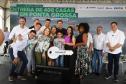 Ratinho Junior entrega 408 casas em Ponta Grossa