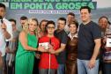 Ratinho Junior entrega 408 casas em Ponta Grossa