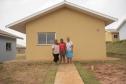 Famílias de Moreira Sales recebem as chaves da casa própria após subsídio do Estado