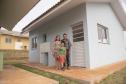 Famílias de Moreira Sales recebem as chaves da casa própria após subsídio do Estado