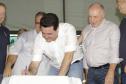 Governador entrega rede de esgoto, centro de convivência e moradias em Leópolis