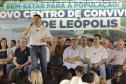 Governador entrega rede de esgoto, centro de convivência e moradias em Leópolis