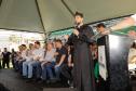 Governador entrega rede de esgoto, centro de convivência e moradias em Leópolis