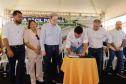 Governador entrega 44 casas e anuncia construção de condomínio do idoso em Ibiporã