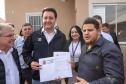 Ratinho Junior inaugura conjunto residencial com 51 casas em Guapirama