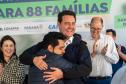 Governador entrega condomínio com 88 apartamentos em Santo Antônio da Platina