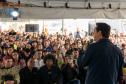 Governador inaugura condomínio clube com 864 apartamentos em Almirante Tamandaré