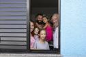 Com apoio do Estado, 512 famílias de Londrina passam a viver em casa própria
