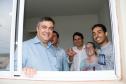 Foi inaugurado na última sexta-feira (21) o Conjunto Residencial Solo Sagrado, novo lar de 500 famílias da cidade de Apucarana, no Vale do Ivaí. O empreendimento recebeu R$ 36 milhões de investimentos do poder público por meio do programa Minha Casa Minha Vida, do Governo Federal, e Morar Bem Paraná, do Governo do Estado, com a participação da Prefeitura de Apucarana.