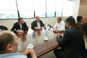 O presidente da Cohapar, Jorge Lange, recebeu nesta segunda-feira (14) a visita do prefeito em exercício de Cafelândia, Lorenço Pierdoná. Além de desejar sucesso ao novo mandatário da Companhia de Habitação do Paraná, o gestor municipal visa dar continuidade a projetos de construção de moradias iniciados entre o Governo do Estado e a Prefeitura de Cafelândia.