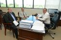 O presidente da Cohapar, Jorge Lange, recebeu nesta segunda-feira (21) em seu gabinete o prefeito de Assis Chateaubriand, João Aparecido Pegoraro. No encontro, acompanhado pelo deputado estadual eleito e ex-prefeito do município, Marcel Micheletto, foram tratadas questões relativas ao desenvolvimento de novos projetos habitacionais entre a prefeitura e o Governo do Paraná.