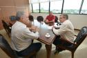 Em um encontro com o presidente da Cohapar, Jorge Lange, nesta quarta-feira (23), o prefeito de Jandaia do Sul, Benedito Pupio, discutiu a continuidade de projetos habitacionais previstos para o município, na região do Vale do Ivaí. O principal tópico tratado entre os dois foi a conclusão de um processo licitatório que prevê a construção de 218 imóveis, que ainda dependem da liberação de recursos da Caixa Econômica Federal.