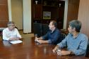 Com o objetivo de viabilizar a contratação de novos empreendimentos habitacionais para Barra do Jacaré, o prefeito Adalberto Aguiar, mais conhecido como Berano, foi até a sede da Cohapar, em Curitiba. Ele foi recepcionado pelo presidente da companhia, Jorge Lange, que o instruiu sobre as ações planejadas pela empresa que podem atender o município, da região do Norte Pioneiro do Paraná.