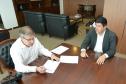 Poucos meses após a contratação de um empreendimento com 42 casas populares, em fase inicial de obras em Sertaneja, o prefeito, Jamison Silva, voltou à Cohapar nesta terça-feira (12) para buscar a contratação de novos projetos para o município, na região Norte do Paraná.