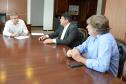 Em visita à Cohapar nesta terça-feira (12), o prefeito de Leópolis, Sandrinho Ribeiro, esteve reunido com o presidente da empresa, Jorge Lange. Os dois fizeram um acompanhamento da situação das obras de 50 casas populares que estão em construção e analisaram possibilidades de ampliação dos programas habitacionais na cidade, na região Norte do Paraná.