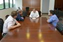 O presidente da Cohapar, Jorge Lange, recebeu nesta quarta-feira (13), em seu gabinete, a visita do prefeito de Rebouças, Luiz Zak. Os dois acertaram detalhes sobre o início das obras de requalificação urbana da Vila Facão, cujo processo licitatório para contratação da construtora responsável pela execução das obras está em fase de conclusão.