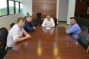 O presidente da Cohapar, Jorge Lange, recebeu nesta quarta-feira (13), em seu gabinete, a visita do prefeito de Rebouças, Luiz Zak. Os dois acertaram detalhes sobre o início das obras de requalificação urbana da Vila Facão, cujo processo licitatório para contratação da construtora responsável pela execução das obras está em fase de conclusão.