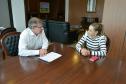 A vice-prefeita de Teixeira Soares, Juliana Belinoski, esteve nesta segunda-feira (18) na sede da Cohapar, em Curitiba, reunida com o presidente da empresa, Jorge Lange. Os dois conversaram sobre um projeto que prevê a construção de 49 casas no município, cujas obras devem ser iniciadas em breve.