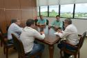 Nesta terça-feira (19), vereadores de Ramilândia foram até a sede da Cohapar acompanhar os projetos habitacionais do Governo do Estado para o município, localizado na região Oeste do Paraná. Eles foram atendidos pelo presidente da companhia, Jorge Lange, que os orientou sobre o andamento das ações realizadas em conjunto com a prefeitura.