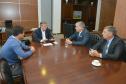 O presidente da Cohapar, Jorge Lange, recebeu em seu gabinete a visita de representantes do Sinduscon-PR e da Ademi-PR na última sexta-feira (15). Eles estiveram reunidos para tratar de um esforço integrado entre os órgãos para o compartilhamento de ideias, métodos de gestão, projetos e tecnologias utilizadas em prol do desenvolvimento do setor de habitação em todo o Paraná.