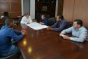 O prefeito de Tuneiras do Oeste, Taketoshi Sakurada (Boia), esteve na sede da Cohapar, em Curitiba, nesta quarta-feira (20). Ele conversou com o presidente da companhia, Jorge Lange, acerca dos projetos habitacionais desenvolvidos pelo município em parceria com o Governo do Estado.