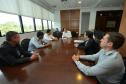 O presidente da Cohapar, Jorge Lange, o prefeito de Ibaiti, Antonely Carvalho, e representantes da Caixa Econômica Federal estiveram reunidos nesta quarta-feira (20) para buscar uma solução definitiva para a retomada e conclusão das obras de 50 casas populares do programa Minha Casa Minha Vida Sub 50 na cidade.