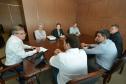 O presidente da Cohapar, Jorge Lange, o prefeito de Ibaiti, Antonely Carvalho, e representantes da Caixa Econômica Federal estiveram reunidos nesta quarta-feira (20) para buscar uma solução definitiva para a retomada e conclusão das obras de 50 casas populares do programa Minha Casa Minha Vida Sub 50 na cidade.