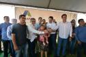 Quarenta e nove famílias de Florestópolis, na região Norte do Paraná, concretizaram nesta sexta-feira (22) o sonho da casa própria. Elas vão morar no Residencial José Alves dos Santos, inaugurado pelo governador Carlos Massa Ratinho Junior, pelo presidente da Companhia de Habitação do Paraná (Cohapar), Jorge Lange, e pelo prefeito Nelson Correia Junior.