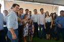 Quarenta e nove famílias de Florestópolis, na região Norte do Paraná, concretizaram nesta sexta-feira (22) o sonho da casa própria. Elas vão morar no Residencial José Alves dos Santos, inaugurado pelo governador Carlos Massa Ratinho Junior, pelo presidente da Companhia de Habitação do Paraná (Cohapar), Jorge Lange, e pelo prefeito Nelson Correia Junior.
